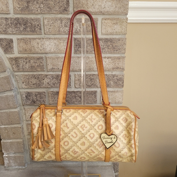 *Rare* Y2K Dooney & Bourke Barrel Shoulder Bag Beige Monogram Vachetta Leather - Picture 3 of 13
